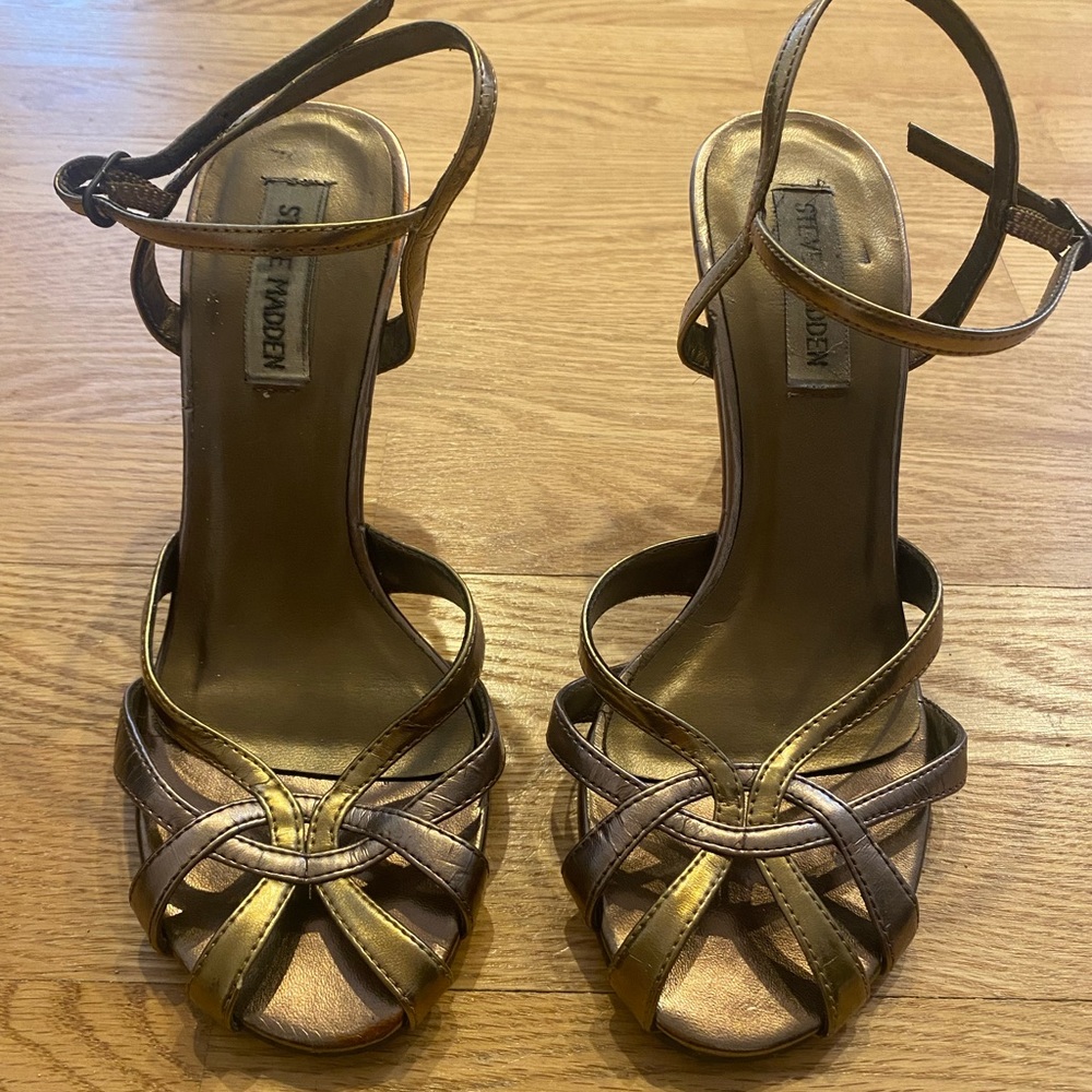 Steve Madden Bronze/Gold open toed strappy sandals SZ 6.5